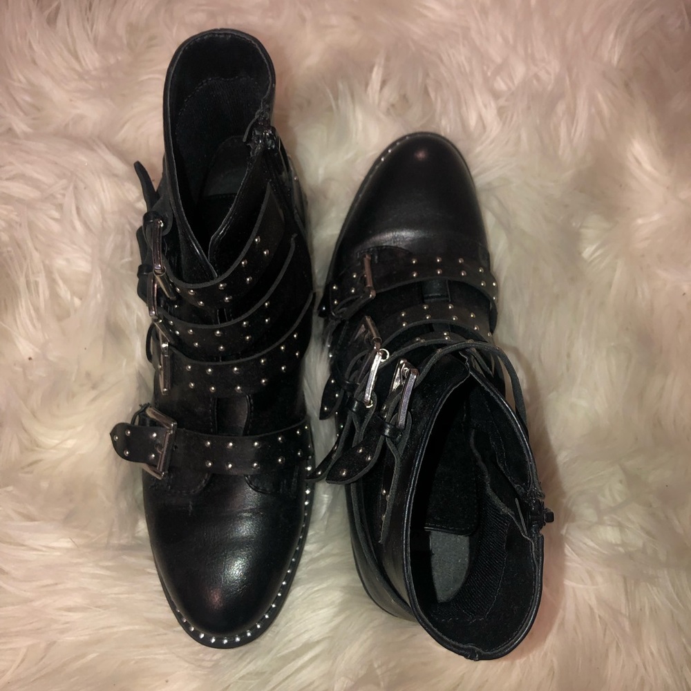(SOLD) Steve Madden Boots